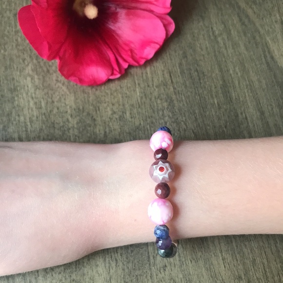 Handmade girls beaded stretch bracelet - Picture 3 of 6